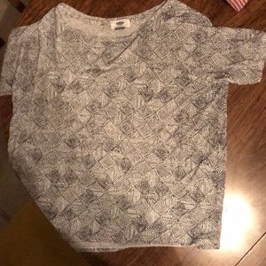 Women’s patterned tee, short sleeve.